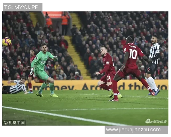 2月23日足球球星精彩瞬间回顾:见证传奇球员的独特风采与精彩表现 2月23日足球球星精彩瞬间回顾:见证传奇球员的独特风采与精彩表现