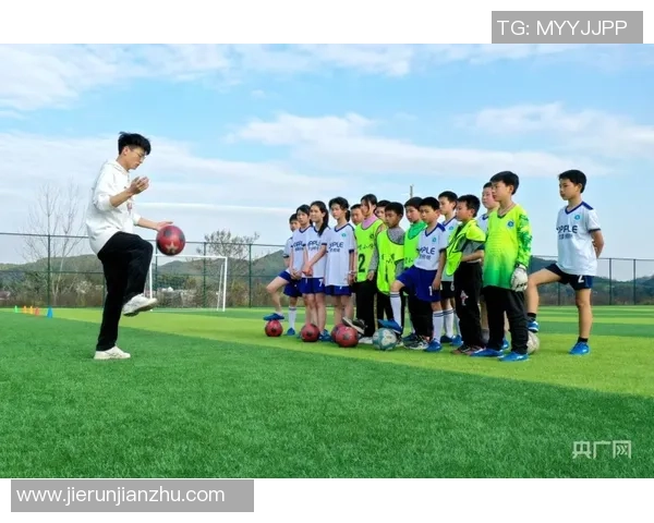 《在绿茵场上定制属于你的足球传奇,从小小梦想到顶级球星的蜕变之路》 《在绿茵场上定制属于你的足球传奇,从小小梦想到顶级球星的蜕变之路》