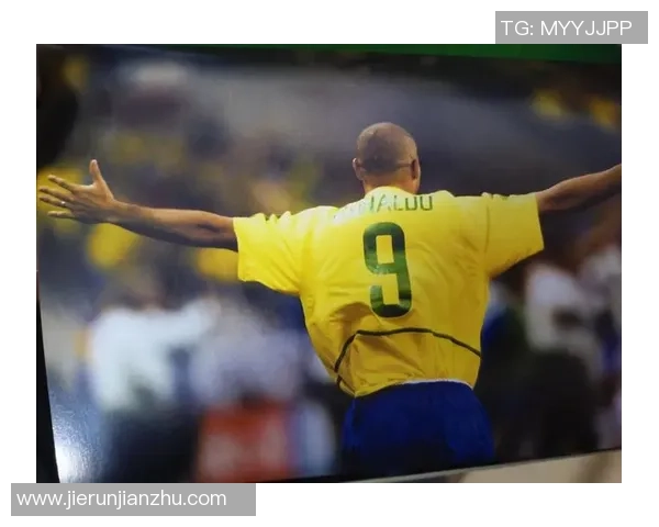 《足球星球志:全球足球历史与传奇人物的辉煌篇章》 《足球星球志:全球足球历史与传奇人物的辉煌篇章》