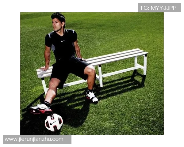 小腿粗壮的足球球星们如何通过独特的体型优势成就职业生涯