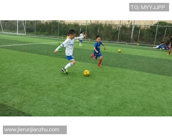 足球国家队球星风采绘画作品集展现球场英雄魅力与激情的艺术呈现