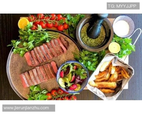 足球巨星的私人世界:训练、饮食与家庭背后的故事揭秘 足球巨星的私人世界:训练、饮食与家庭背后的故事揭秘