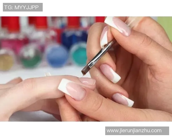 足球明星教你涂脚指甲油技巧，打造个性化运动风采！